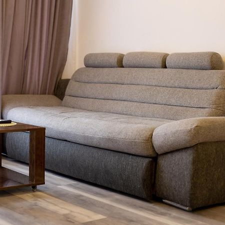 Central.Deluxe.Apartament.Орадеа Екстериор снимка