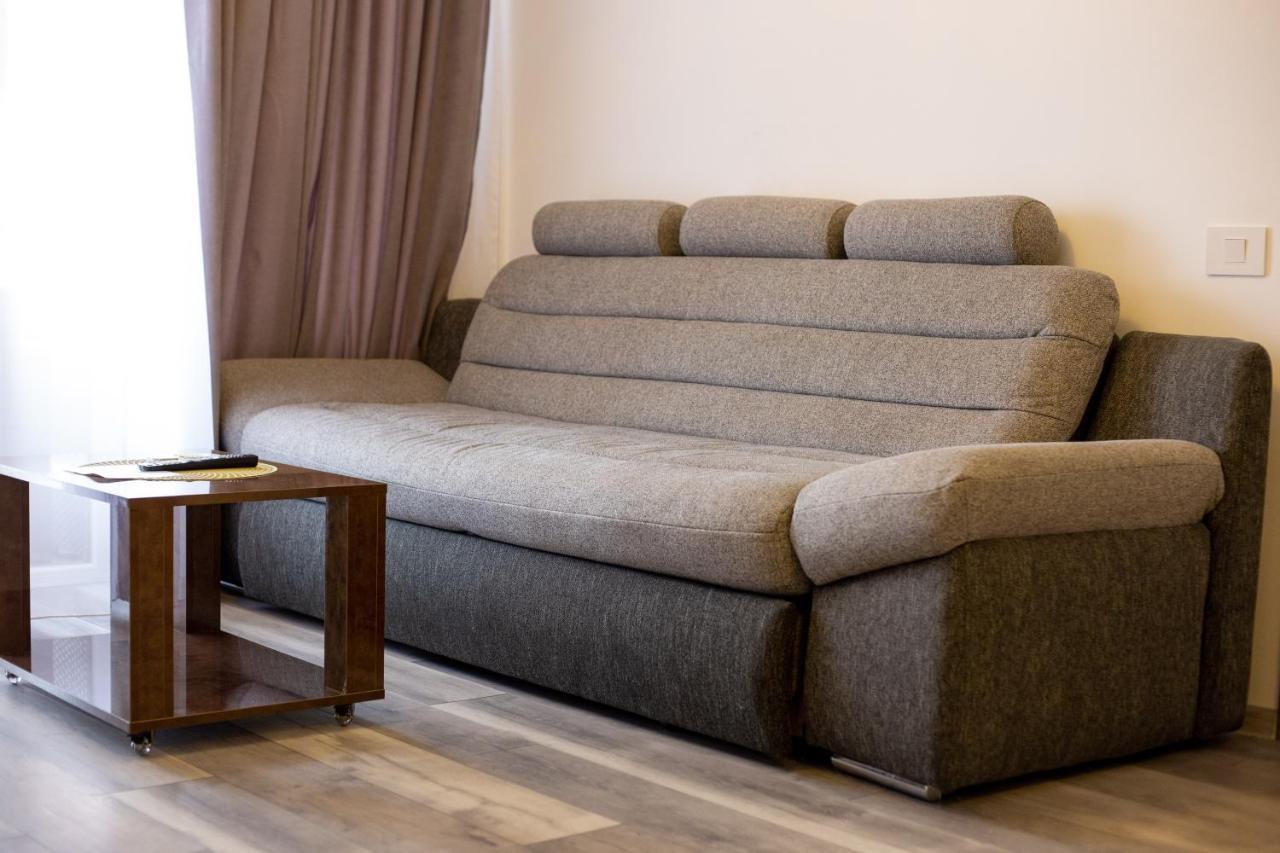 Central.Deluxe.Apartament.Орадеа Екстериор снимка