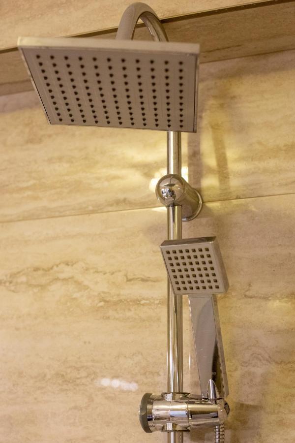 Central.Deluxe.Apartament.Орадеа Екстериор снимка