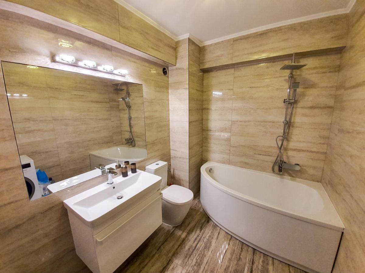 Central.Deluxe.Apartament.Орадеа Екстериор снимка