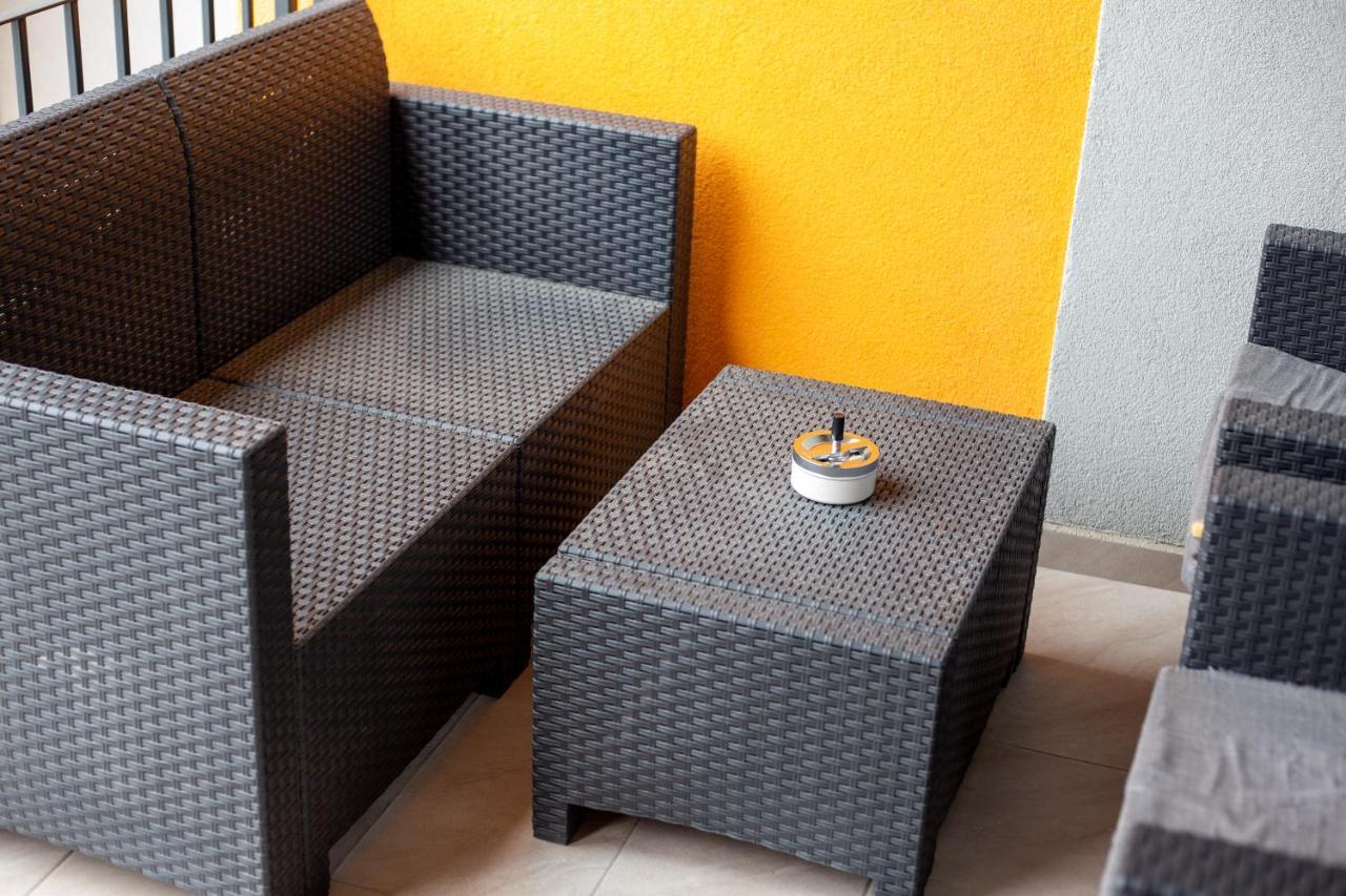 Central.Deluxe.Apartament.Орадеа Екстериор снимка