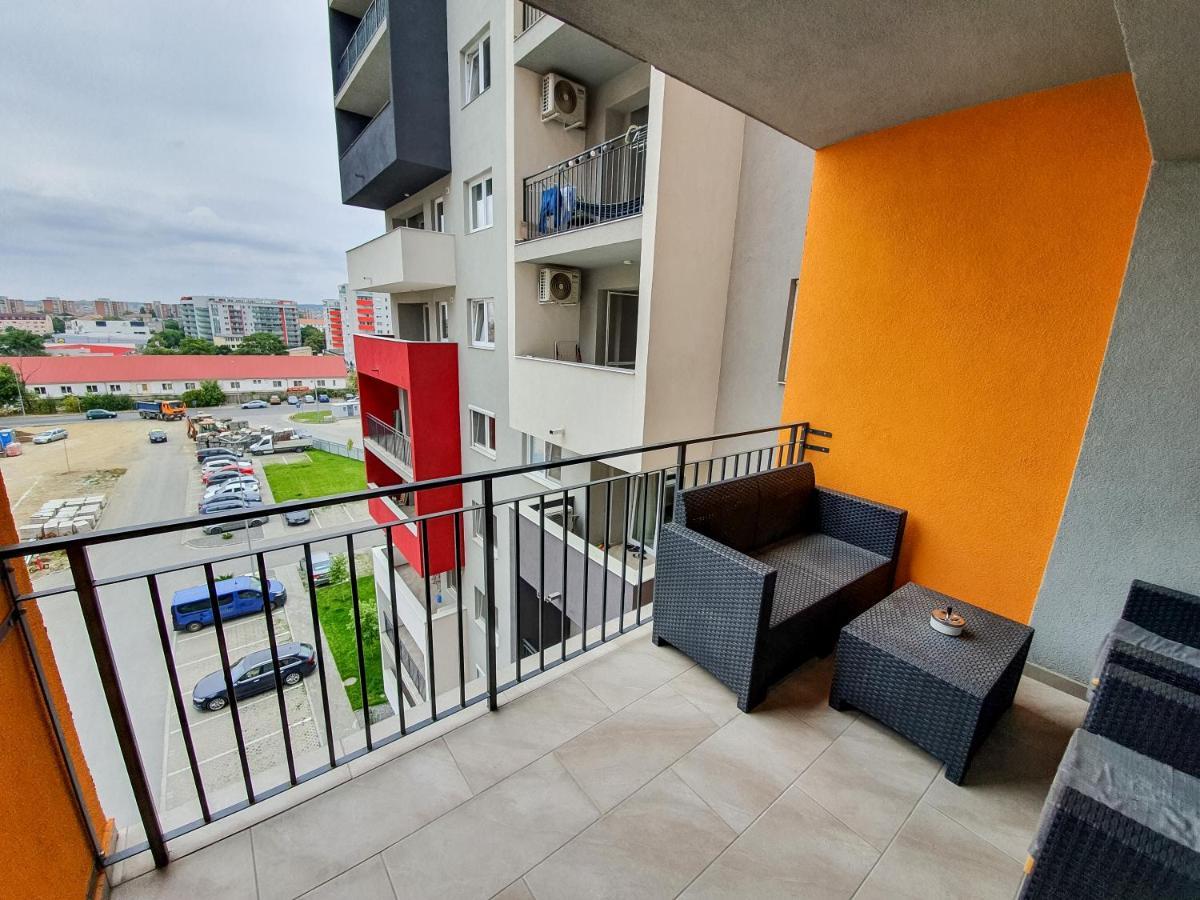 Central.Deluxe.Apartament.Орадеа Екстериор снимка