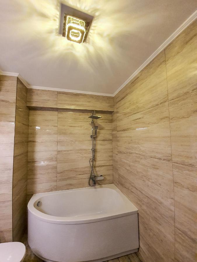 Central.Deluxe.Apartament.Орадеа Екстериор снимка